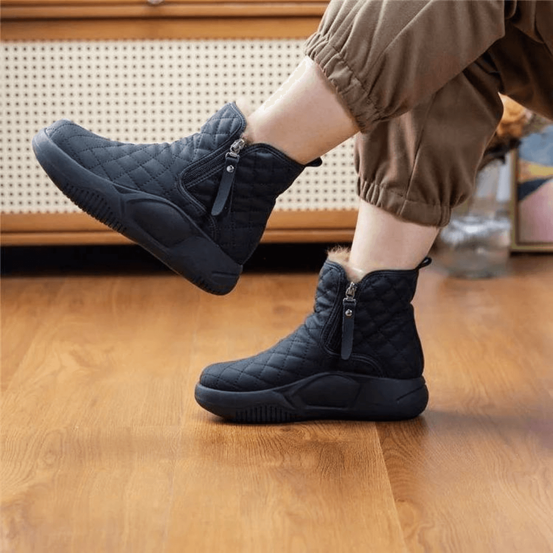 Bota Feminina Impermeável Forrada Cano Curto com Zíper Velvet