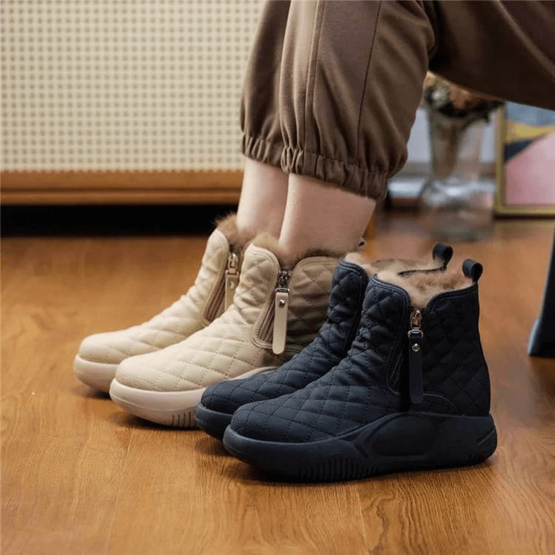 Bota Feminina Impermeável Forrada Cano Curto com Zíper Velvet